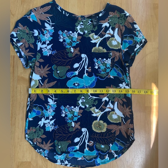 H&M Navy Blue Floral Top with Keyhole Back Size 4 - Picture 9 of 10